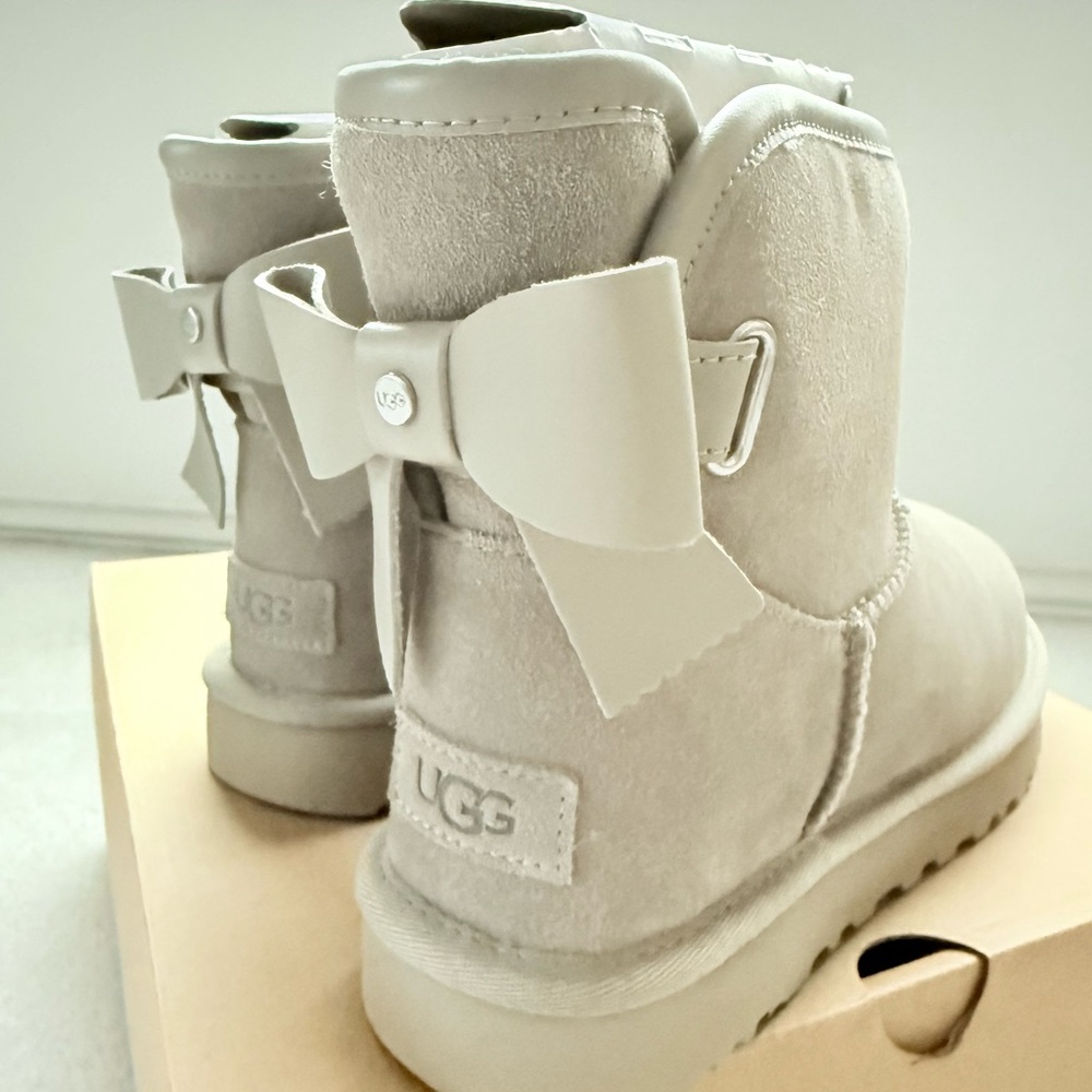 UGG Women's Ultra Mini Bailey Leather Bow Boot - gray size 9 NEW without box - Picture 5 of 7